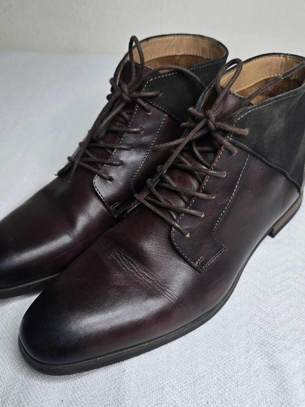 Men's Leather Lace-Up Chukka Boots in Dark Brown